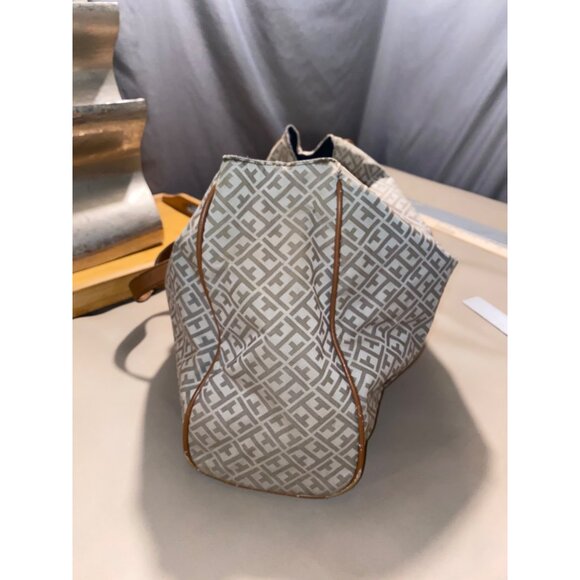 Tommy Hilfiger Large Tan Logo Canvas Shoulder Tote Bag Gold Accent Chain - Picture 4 of 10